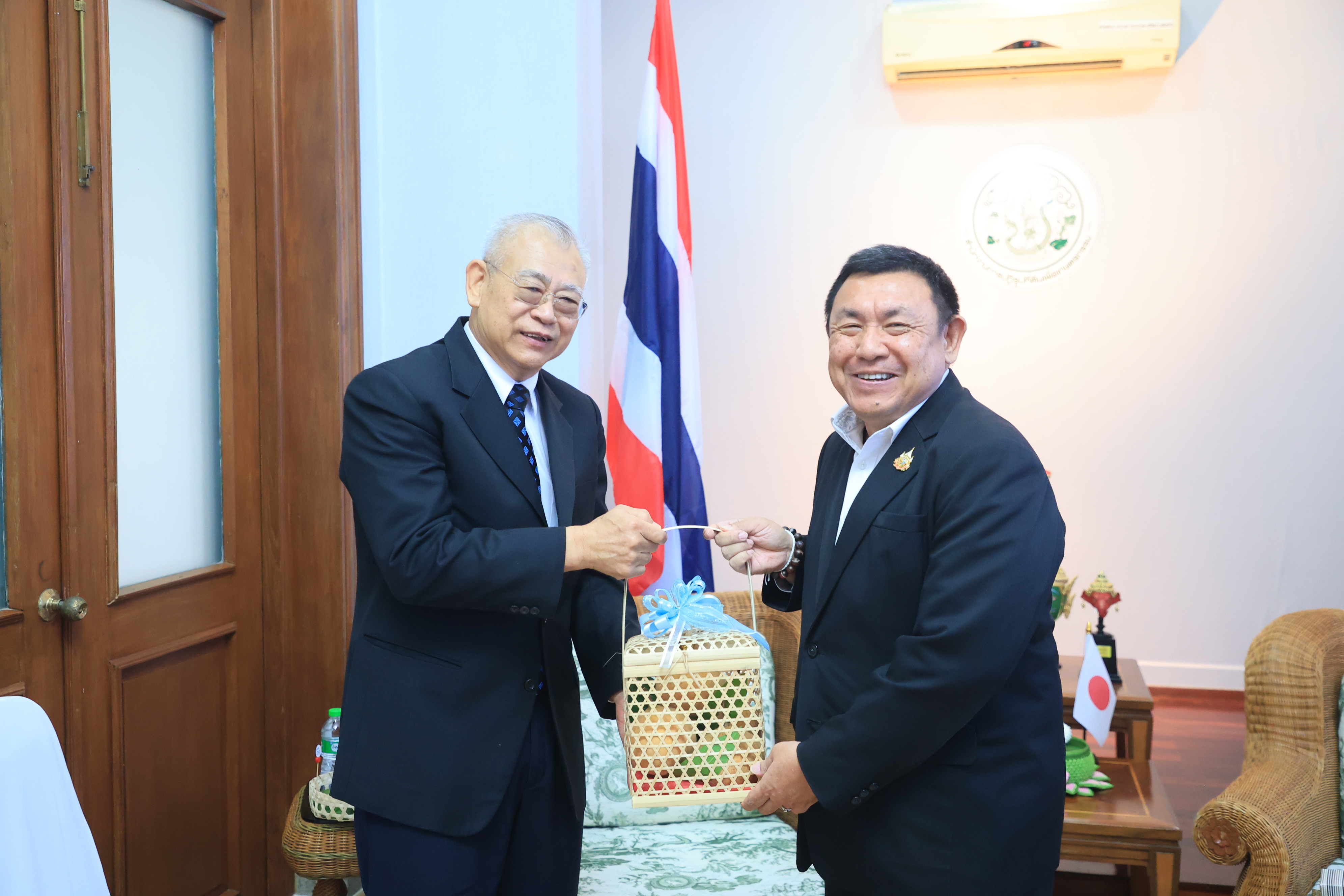 title - ส.ป.ก. ร่วมต้อนรับผู้แทนกระทรวงเกษตรฯ ญี่ปุ่น (MAFF) เข้าคารวะอดีตรมว.เกษตรฯ ไทย ร่วมแบ่งปันวิสัยทัศน์หนุน “การเกษตร” เป็นรากฐานเชิงยุทธศาสตร์และความมั่นคงระดับชาติ